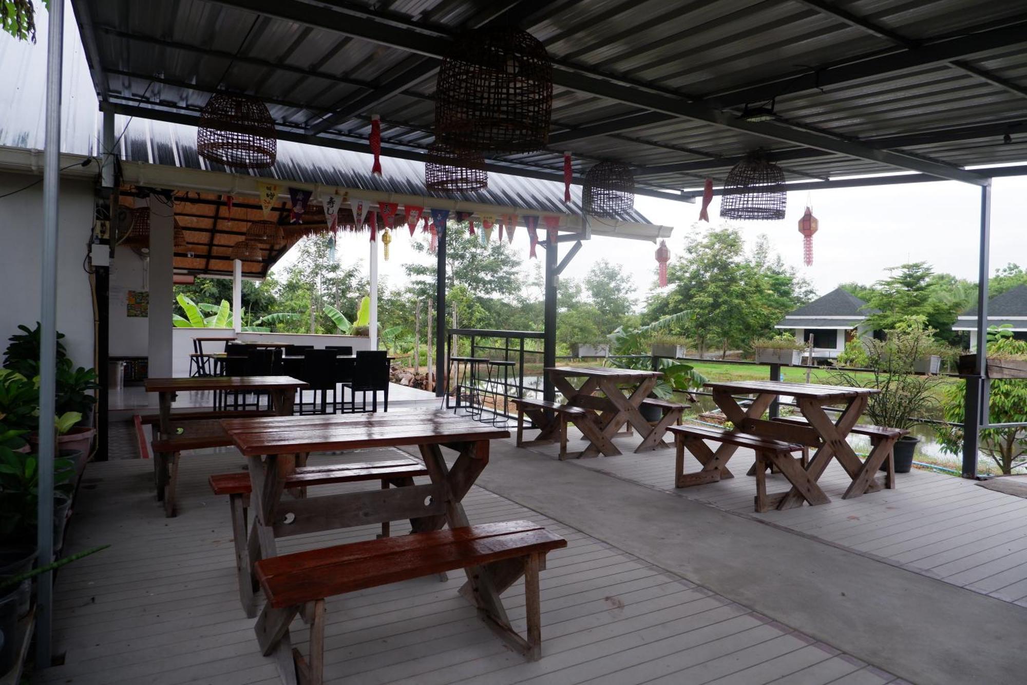 Nok Chan Mee Na Chom Thong Exterior foto